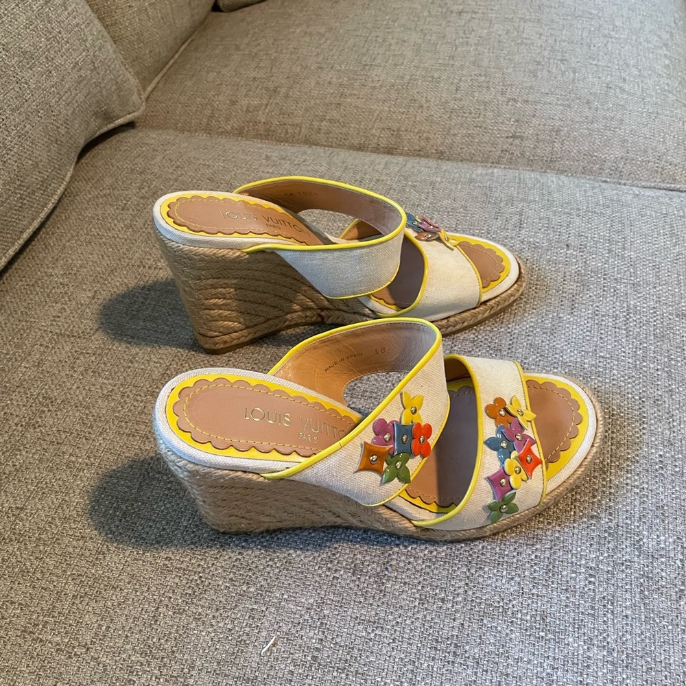 Louis Vuitton sandal with wedge. Looks new